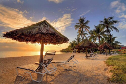 Serenity by the Sea, beautiful condo sleeps up to 4!