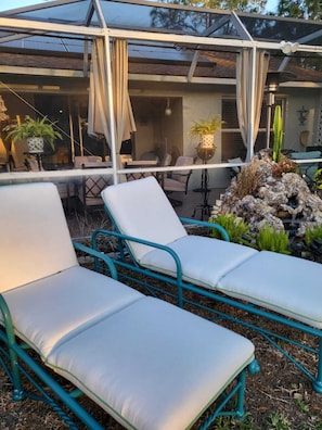 Terrace/patio - Relaxing waterfront property, 10 minutes from the beach (Naples)
