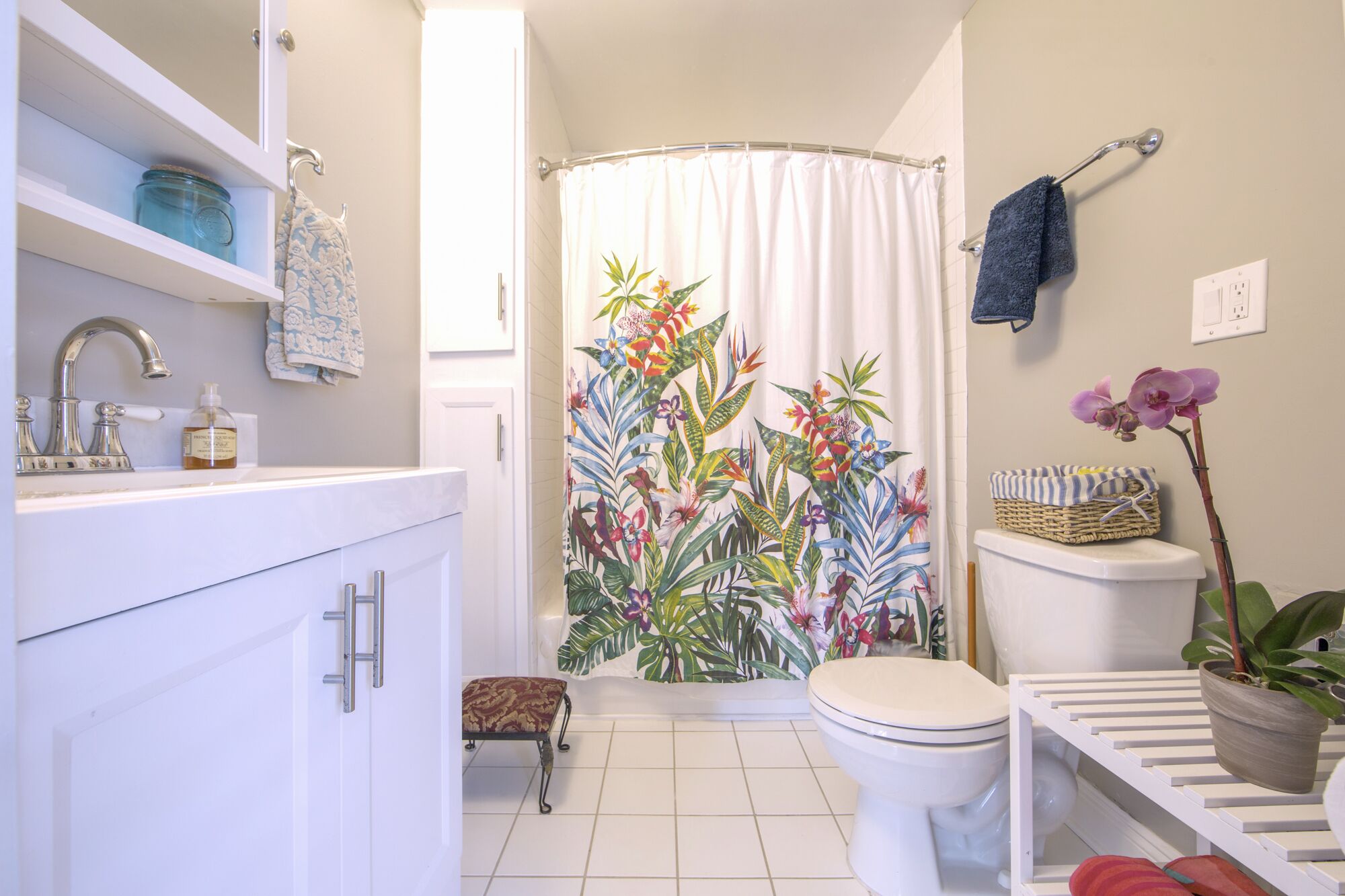 Charming Beach Bungalow with Patio and Carport, Pet friendly