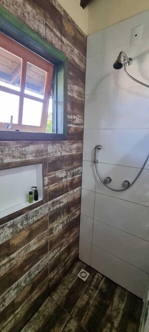 ห้องสแตนดาร์ดสตูดิโอสวีท | ห้องน้ำ | โถสุขภัณฑ์แบบบิเดท์, ผ้าเช็ดตัว, สบู่, กระดาษชำระ