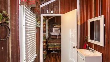 Habitació Comfort | Bany | Dutxa, assecador de cabells i tovalloles