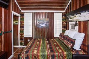 Yowie Cabin | Laptop workspace, iron/ironing board, free WiFi, bed sheets - Yowie Cabin (Benton)