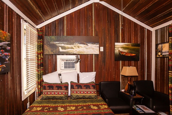 Yowie Cabin | Laptop workspace, iron/ironing board, free WiFi, bed sheets