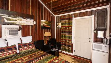 Habitació Comfort | Espai de treball apte per a portàtils i planxa i posts de planxar