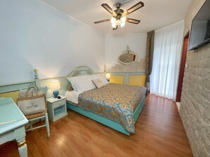 Deluxe Double Room | In-room safe, desk, laptop workspace, blackout curtains - Milton Boutique Hotel (Jesolo)