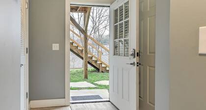 Five Bedroom Home Close to Downtown