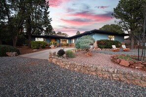 Exterior - Red Rocks Retro! Stunning Views and Hot Tub! (Sedona)