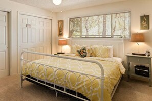 3 bedrooms, desk, iron/ironing board, WiFi