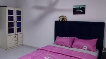 1 bedroom, desk, iron/ironing board, free WiFi