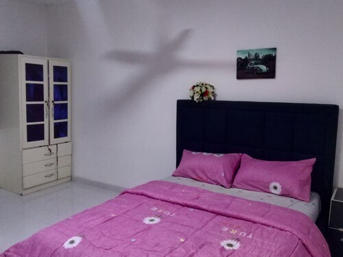 TOSH, Sitting Room with Bedroom Ensuite