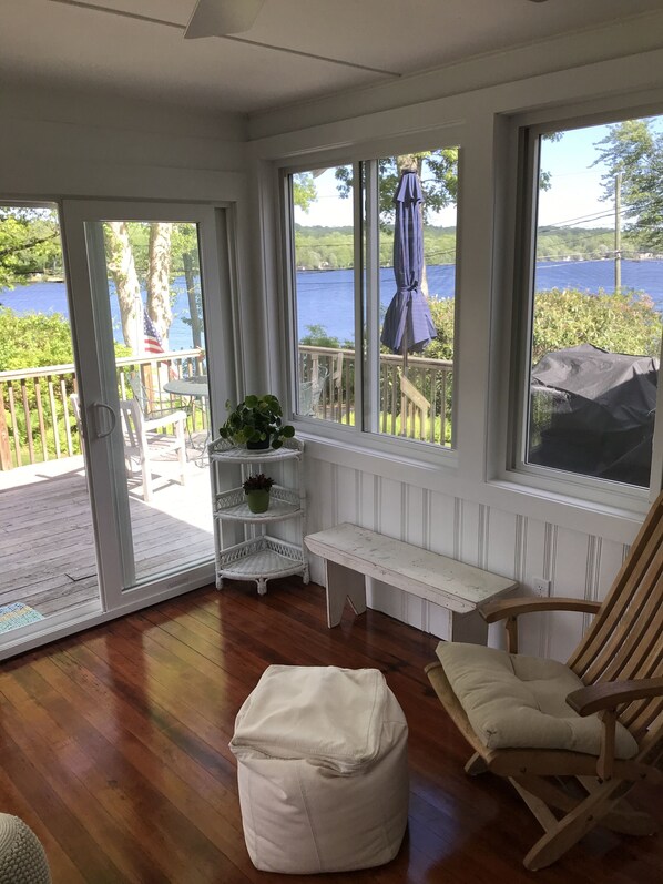 Interior - Relax with a beautiful lake view (Colchester)