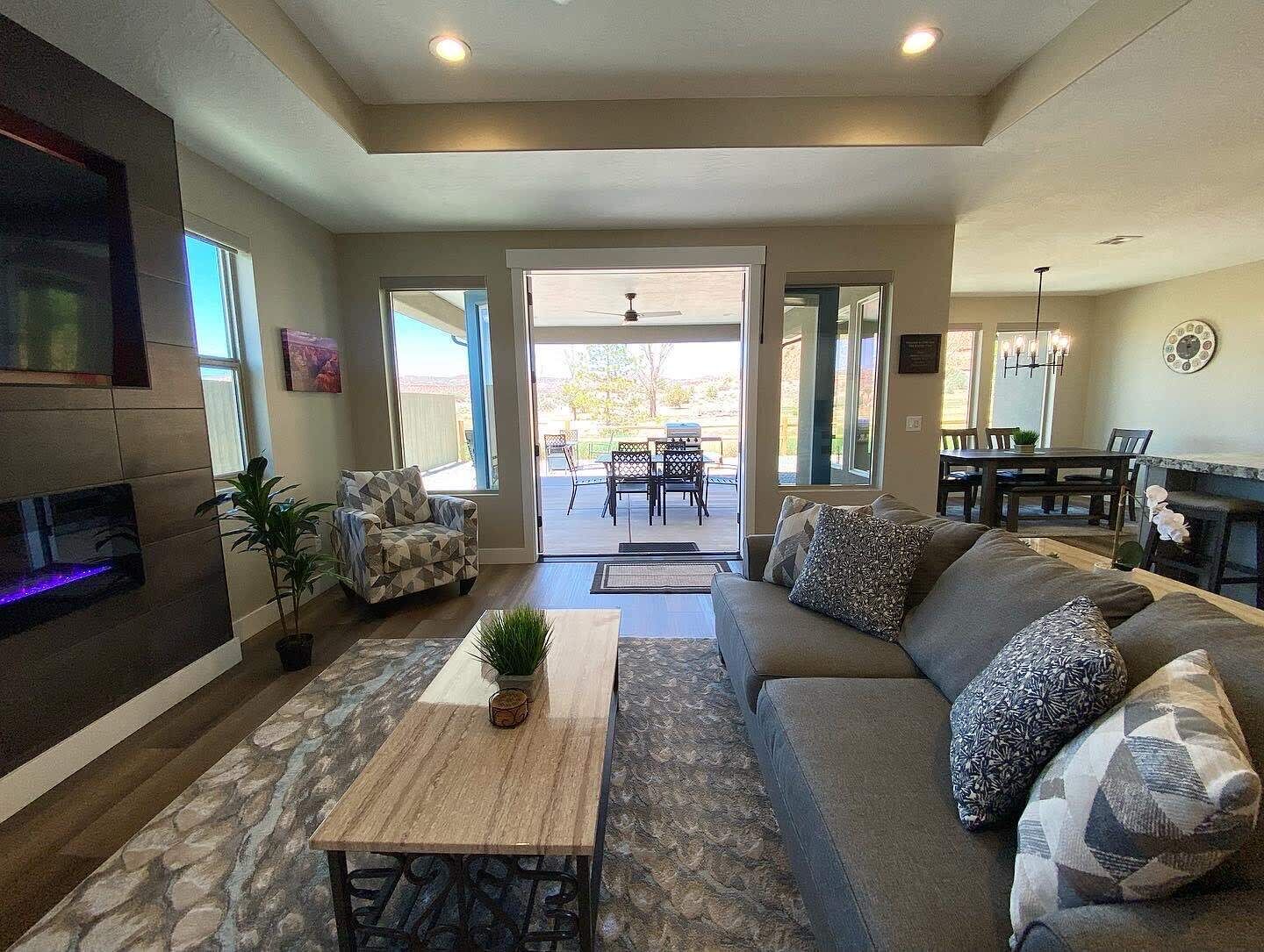 TV, fireplace, offices