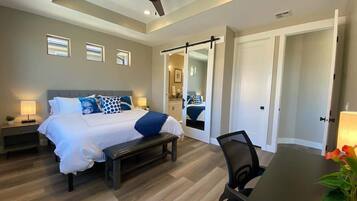 3 bedrooms, desk, iron/ironing board, travel crib