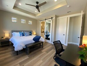 3 bedrooms, desk, iron/ironing board, travel crib - Home in Kanab w/private Hot Tub. Near Zion & Bryce (Kanab)