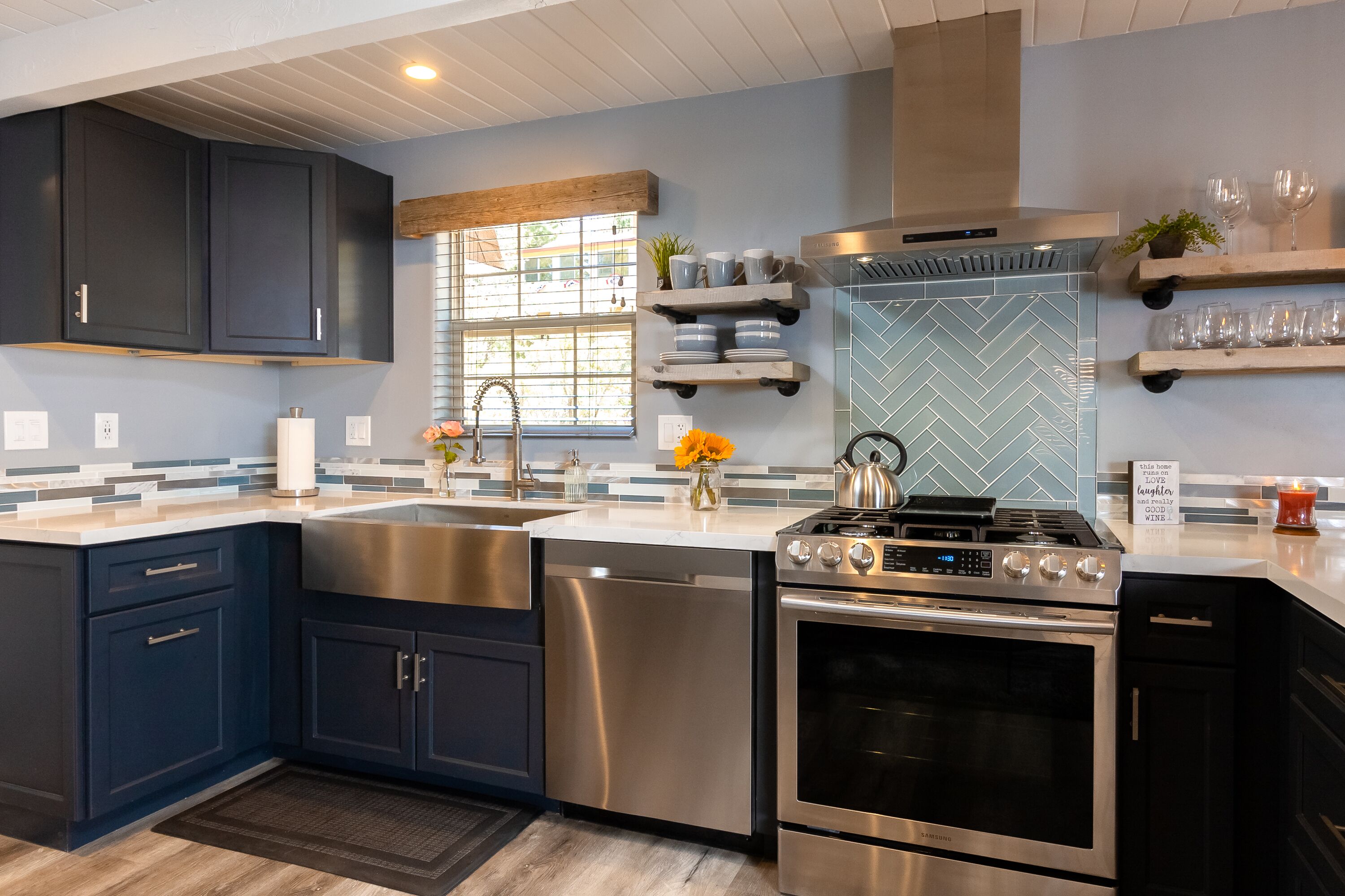 Mountains are calling!! Walk To Village Enjoy The Holidays In Big Bear Lake!!