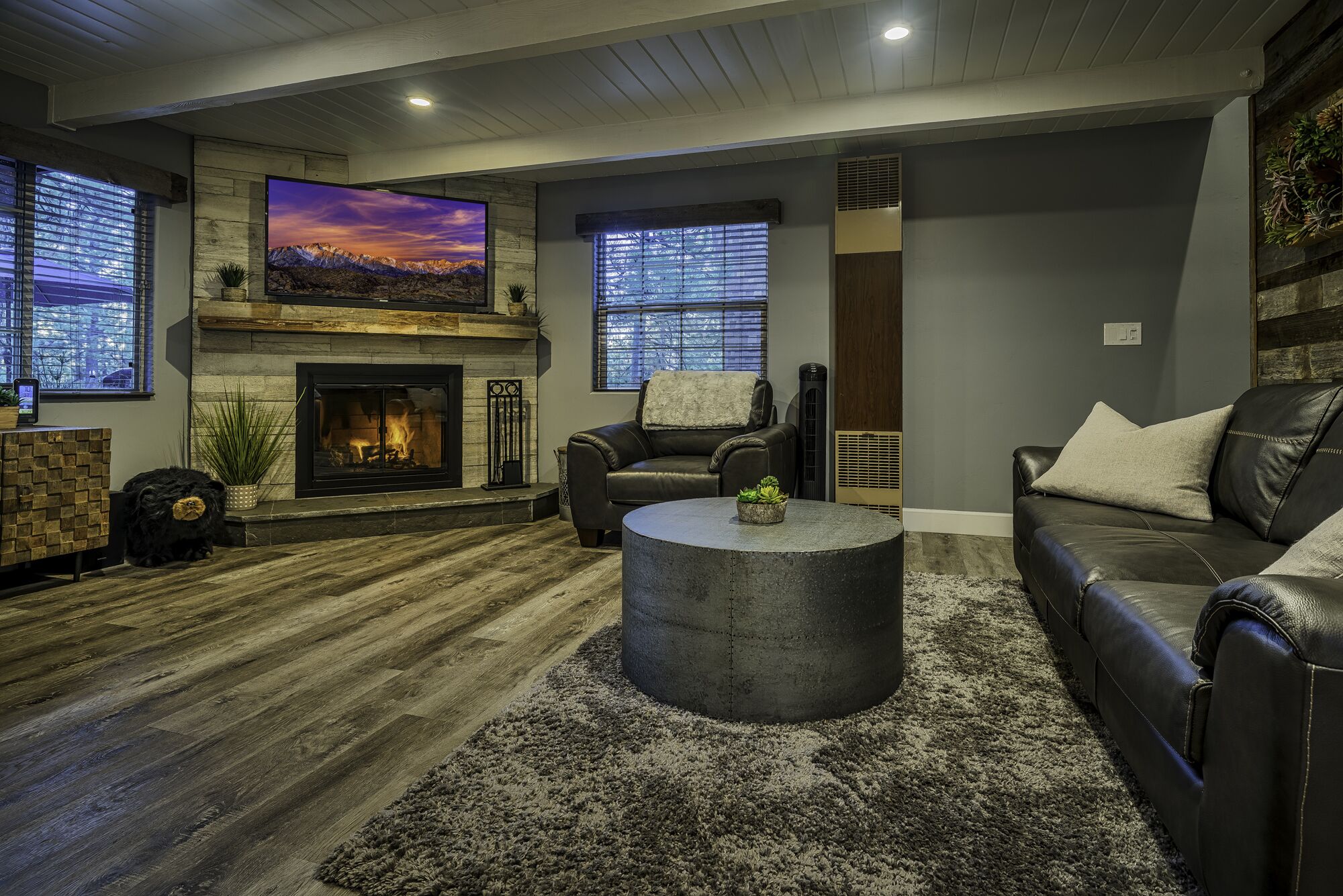 Mountains are calling!! Walk To Village Enjoy The Holidays In Big Bear Lake!!