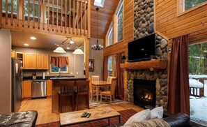 TV connectée, cheminée, lecteur de DVD, vidéothèque