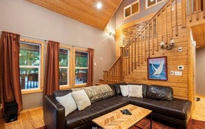 Smart-TV, peis, DVD-spiller og filmbibliotek