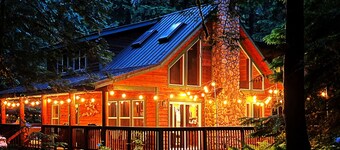 Mt. Baker Cabin in Snowline - Glacier WA. NEW hot tub and cabin is dog friendly!