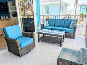 تلفزيون ذكي، مشغل دي في دي، كُتُب