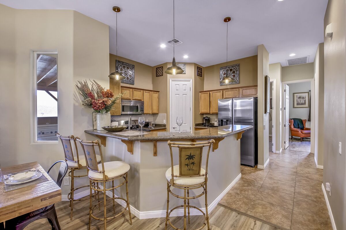 Palm Luxury Villa w/hot tub, private pool, putting green, remote work