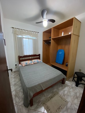 2 bedrooms, iron/ironing board, free WiFi