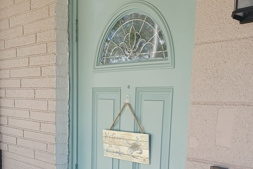Fenced, Babyc Stuff, Screen room, Near Shopping & Beach, Washer & Dryer