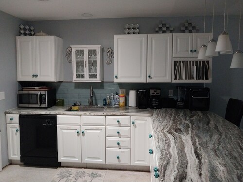 Short Term Housing or Vacation, Near Beach, Food & Shopping, Fenced, Pet Welcome