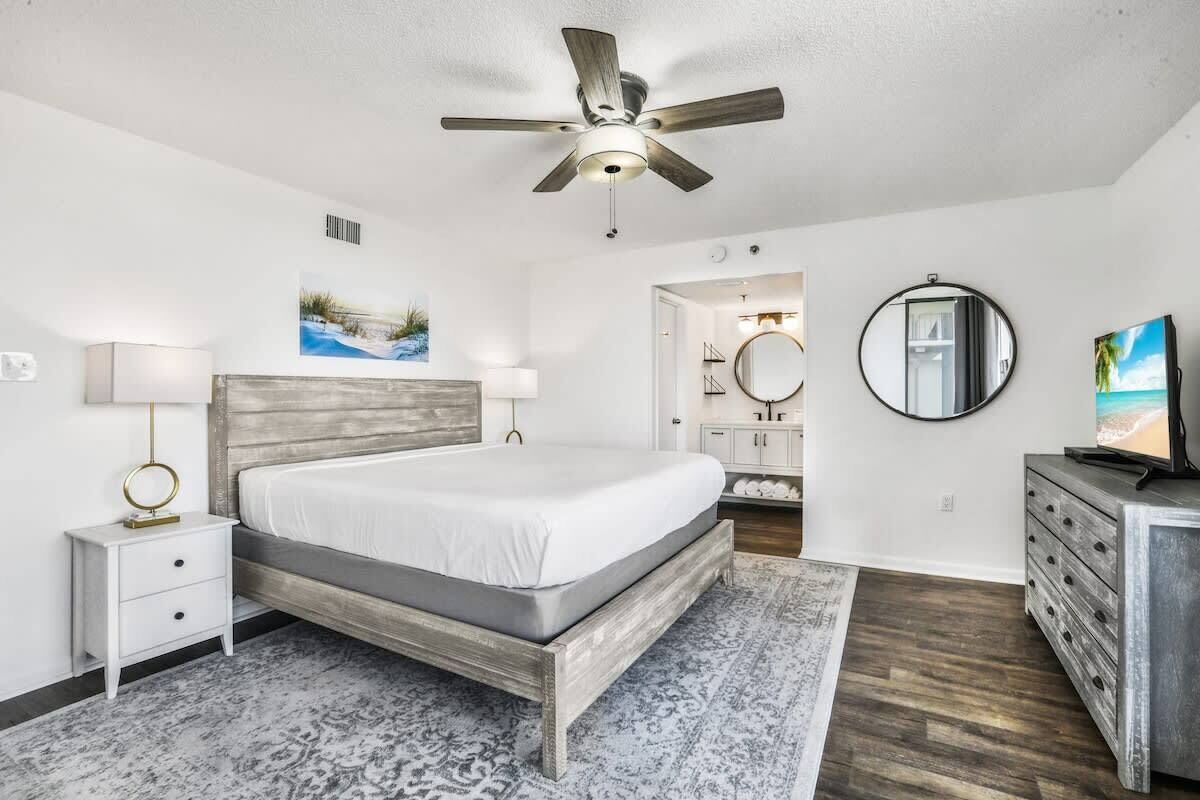 3 bedrooms, iron/ironing board, WiFi (free), bed sheets