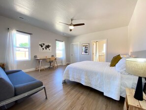 A bedroom with a bed, a desk, a chair, and a ceiling fan. - Stylish Family Home in Kanab just 40 Mins to Zion National Park! (Kanab)