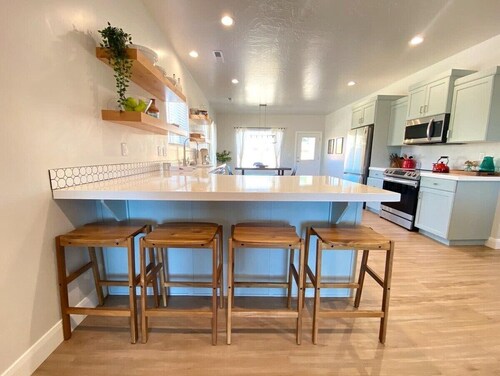 Stylish Family Home in Kanab just 40 Mins to Zion National Park!