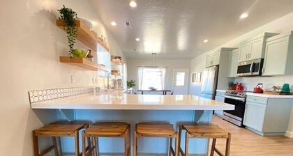 Stylish Family Home in Kanab just 40 Mins to Zion National Park!