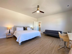 3 bedrooms, desk, iron/ironing board, travel crib