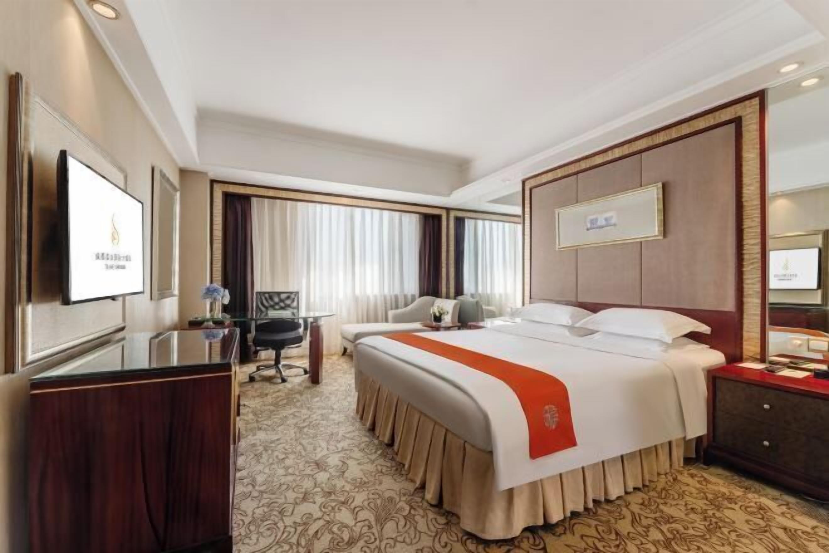 高档床上用品、办公桌、遮光窗帘、熨斗/熨衣板