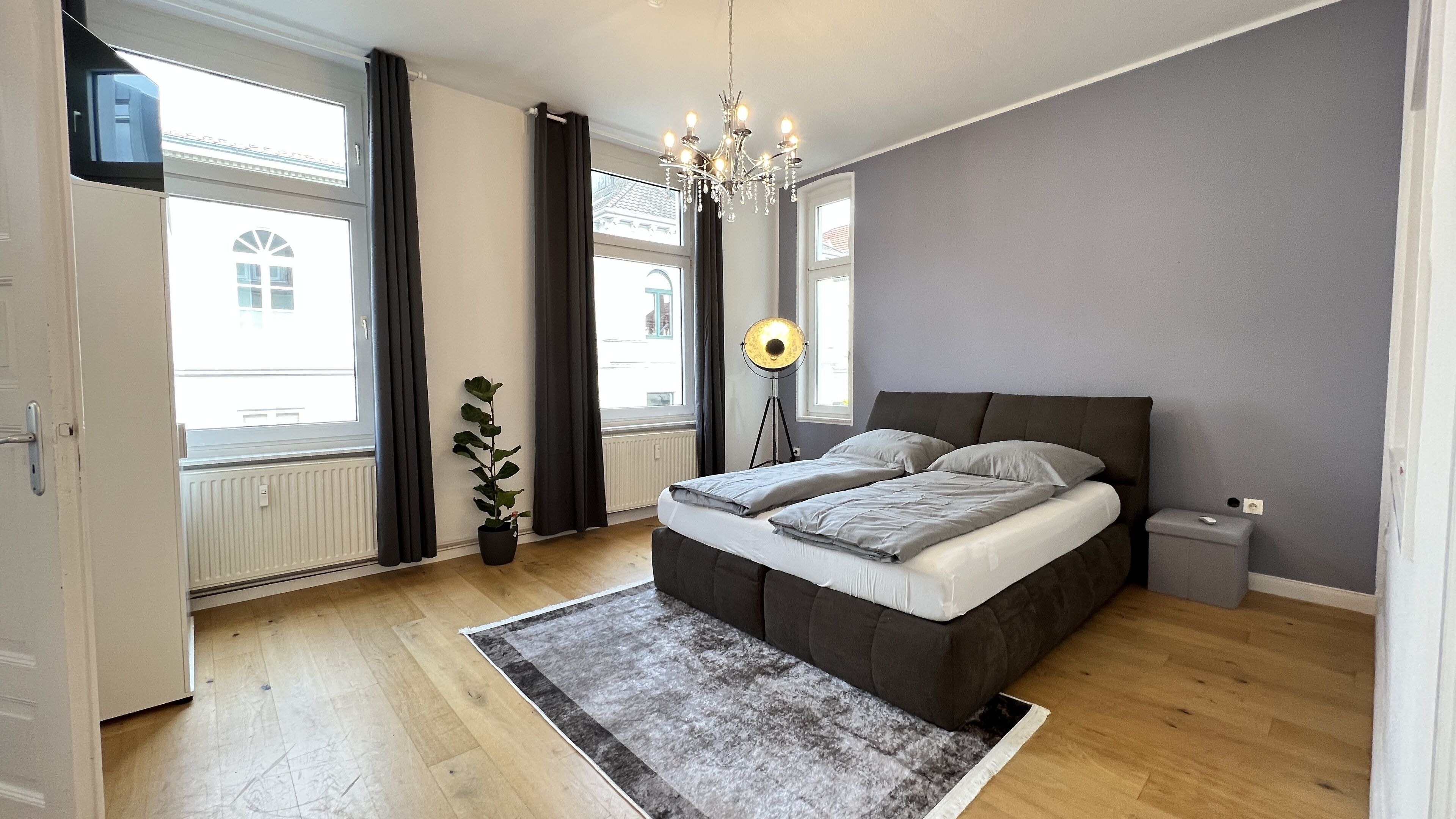 4 habitaciones, escritorio, tabla de planchar con plancha y wifi gratis 