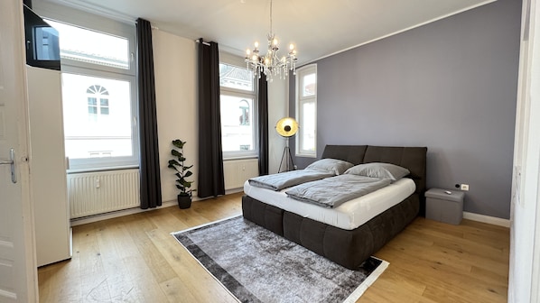 4 Schlafzimmer, Schreibtisch, Bügeleisen/Bügelbrett, kostenloses WLAN
