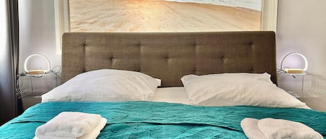 4 chambres, coffre-fort, bureau, fer et planche Ă repasser