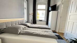 4 habitaciones, escritorio, tabla de planchar con plancha y wifi gratis
