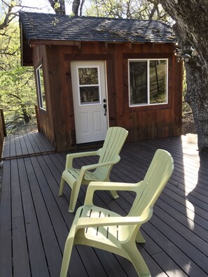 Terrace/patio - Klamath River Ca Treehouse (Klamath River)