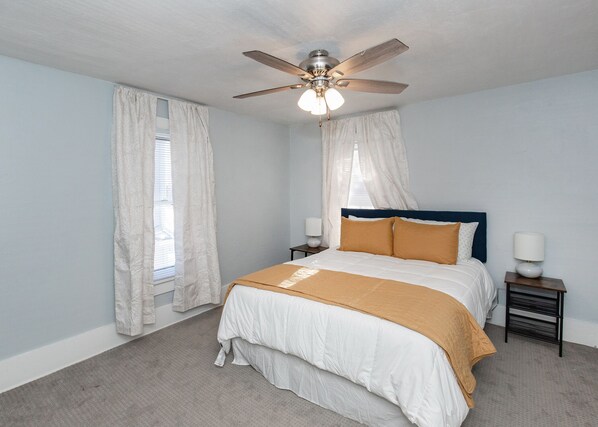 4 bedrooms, desk, iron/ironing board, free WiFi