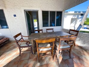 تناول الطعام بالخارج