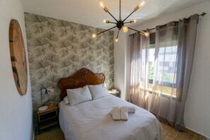 2 chambres, fer et planche à repasser, Wi-Fi, draps fournis