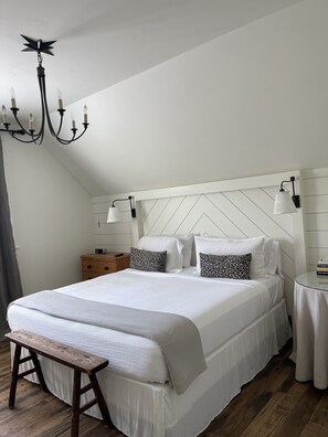4 bedrooms, desk, iron/ironing board, free WiFi