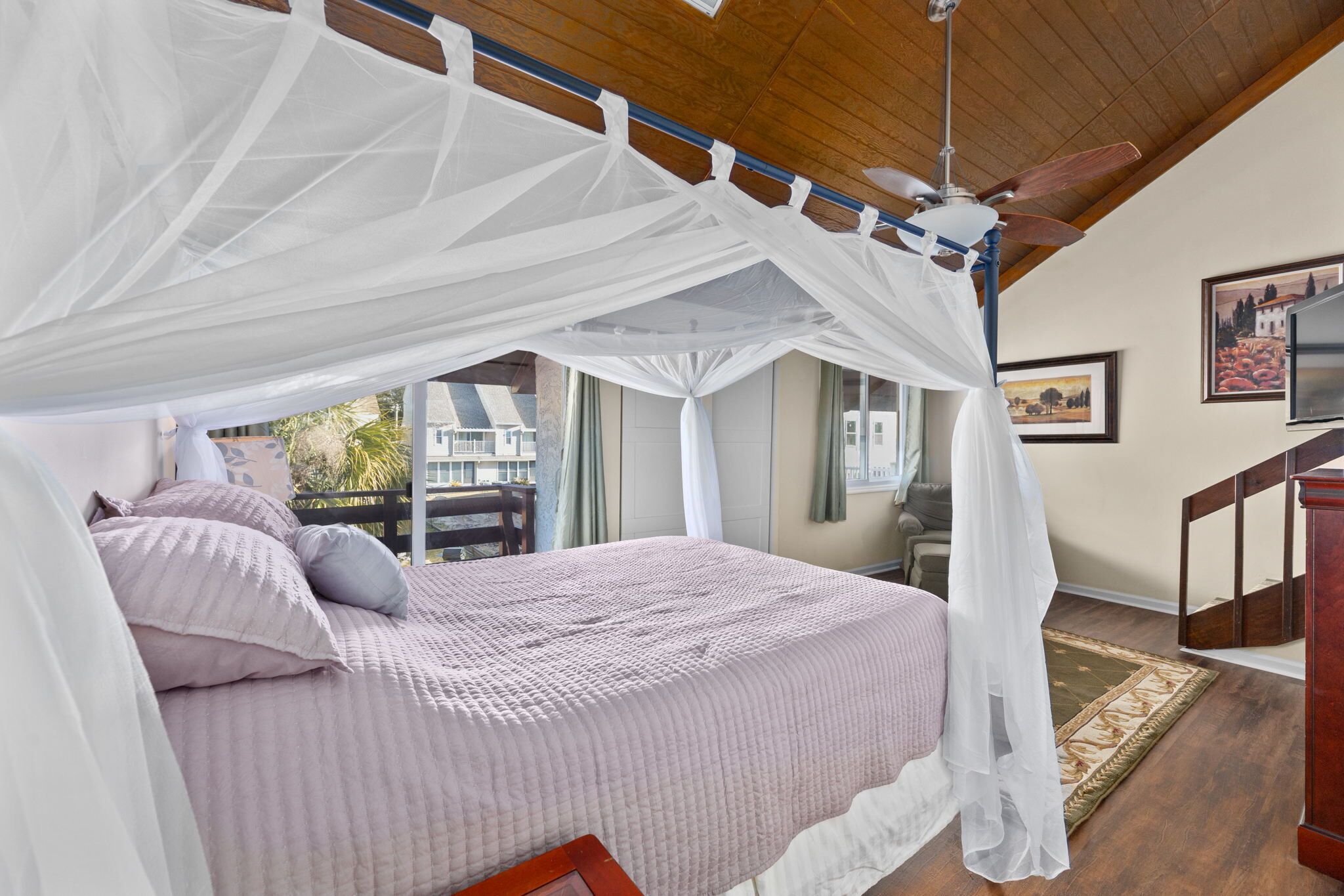 Winter Monthly Rentals Available- Charming 2 BD Townhome, Pet Friendly, Short Walk to the Beach