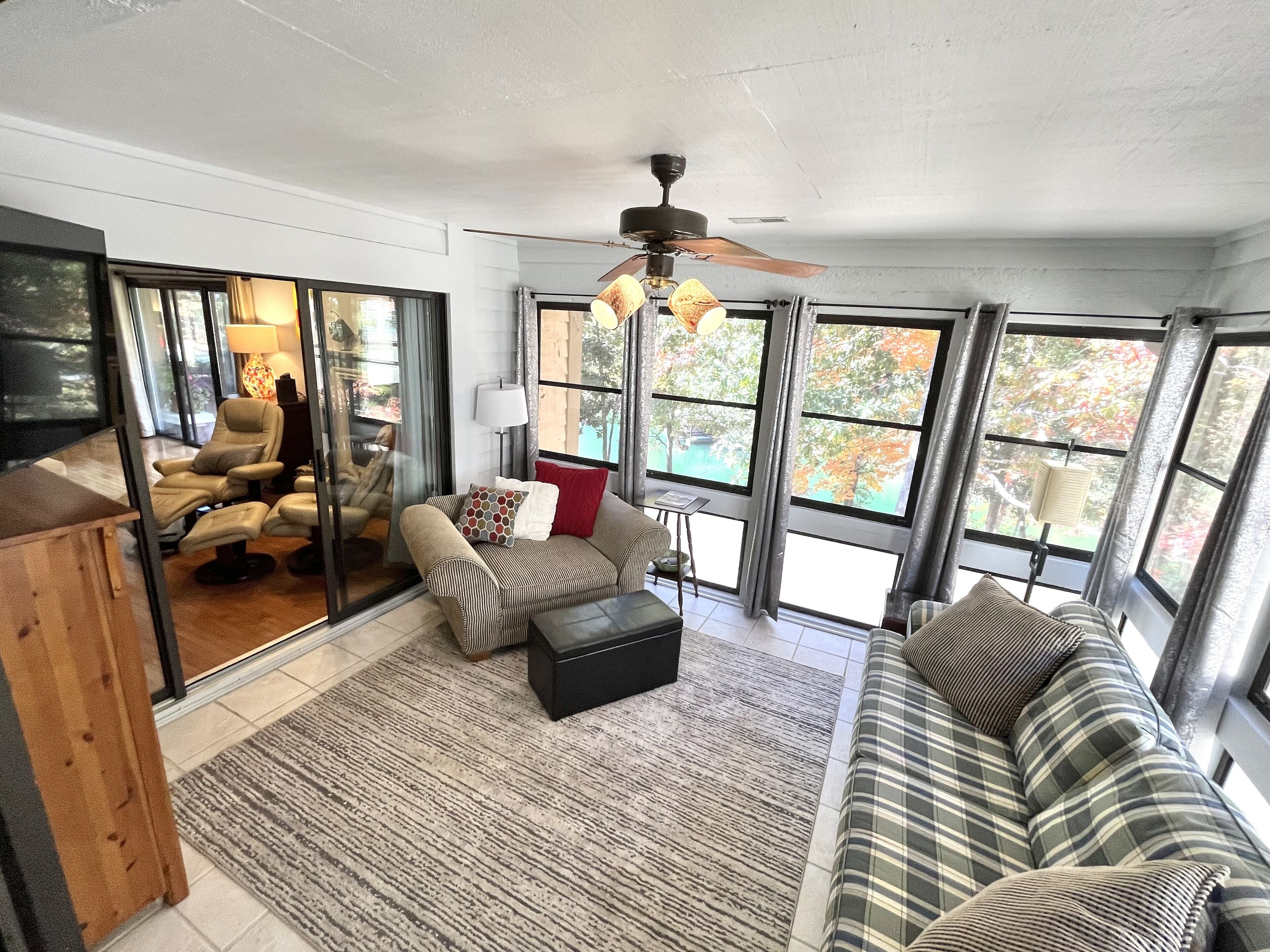 Resort Amenities, Dog Friendly, Keowee Lakefront, 5 Star Clean, Modern Vibe.