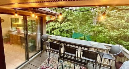 Resort Amenities, Dog Friendly, Keowee Lakefront, 5 Star Clean, Modern Vibe.