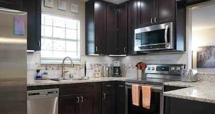 Sleeps 8, Pet-friendly, 1.5 miles from beach