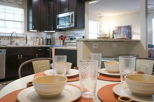 Sleeps 8, Pet-friendly, 1.5 miles from beach