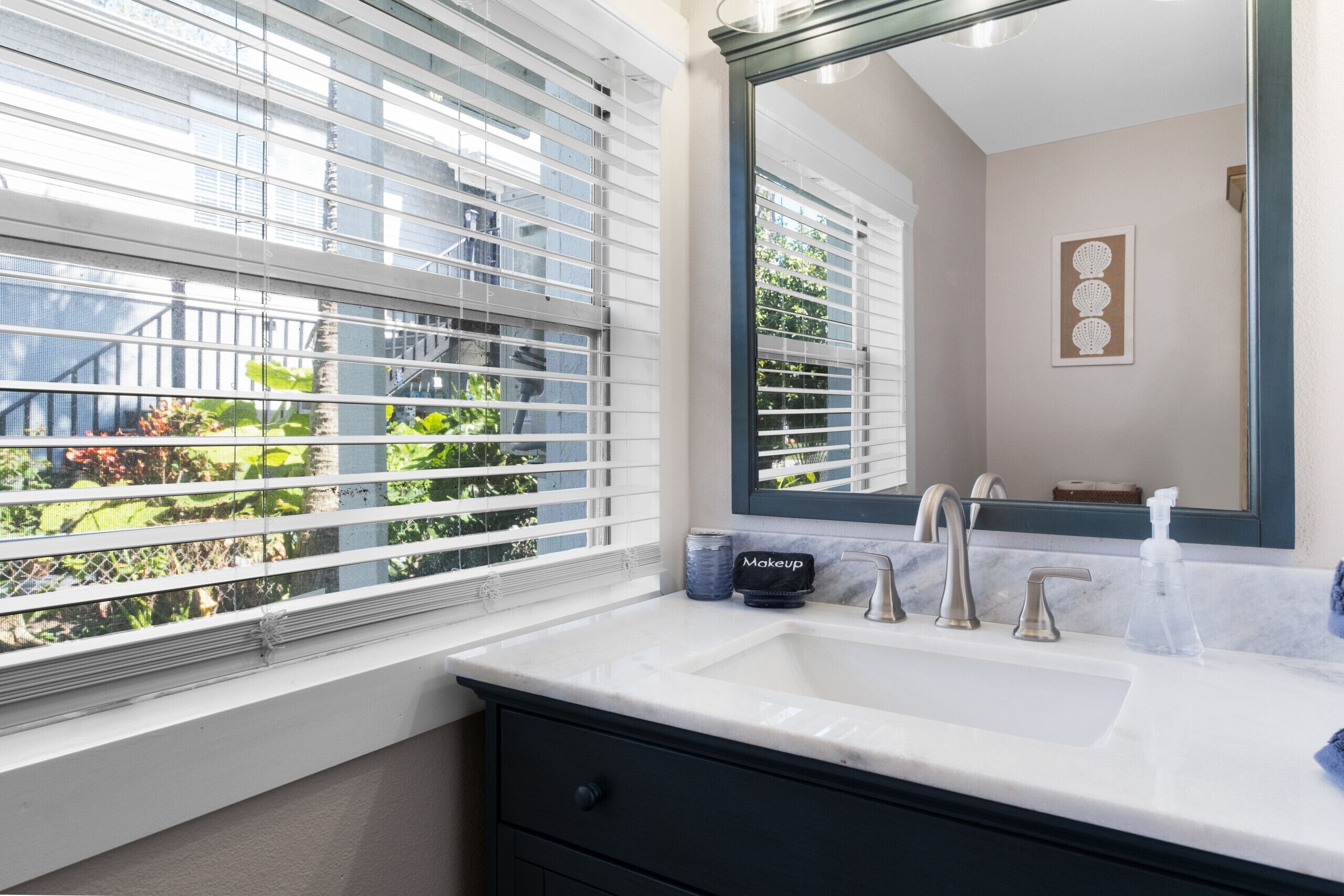 Pancuran mandi, tuala disediakan 