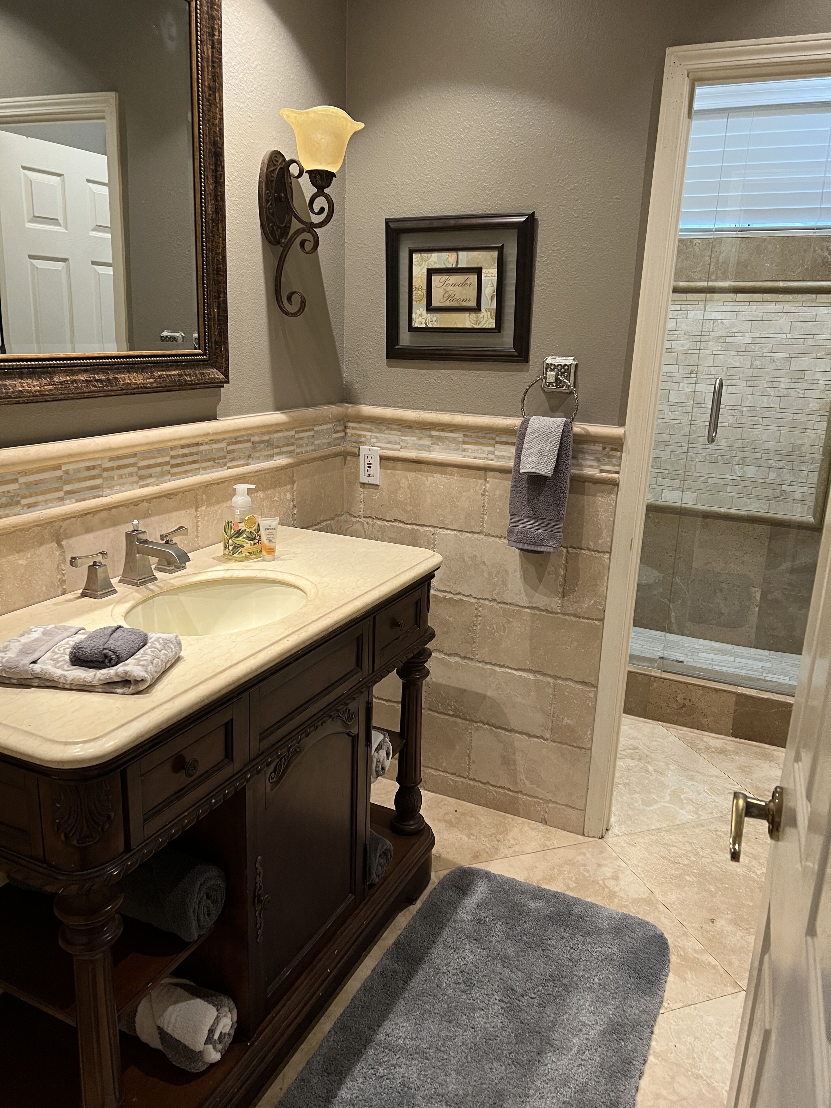 Luxury home Pool￼ Spa  BBQ Island 4Bd 3bath 